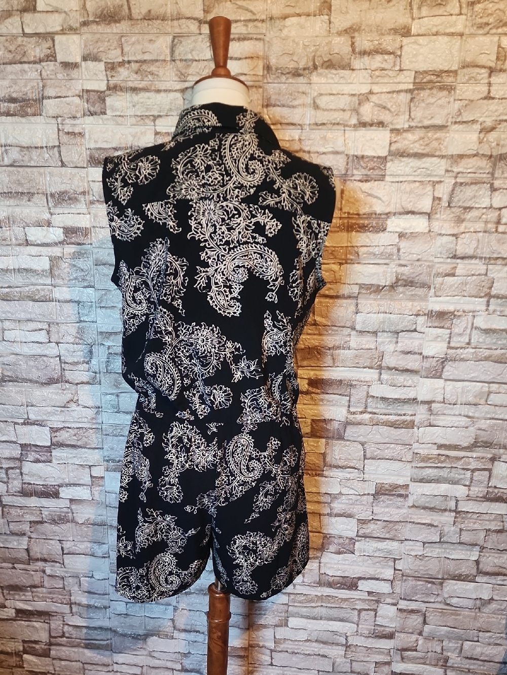 Ann Taylor Black Sleeveless Paisley Romper Brand New - Picture 2 of 9